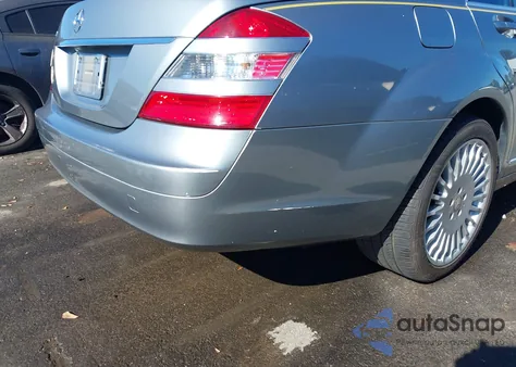 2007 Mercedes-Benz S 550 z USA, uszkodzony, nr VIN WDDNG71X17A079677